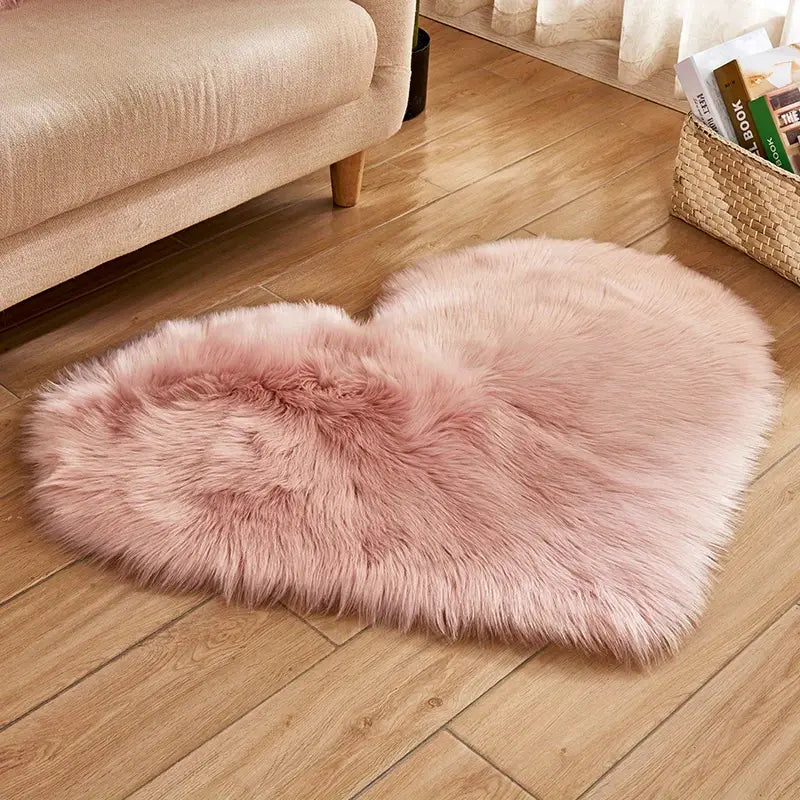 Heart-shaped plush rug | Soft &amp; washable | Available in 3 sizes