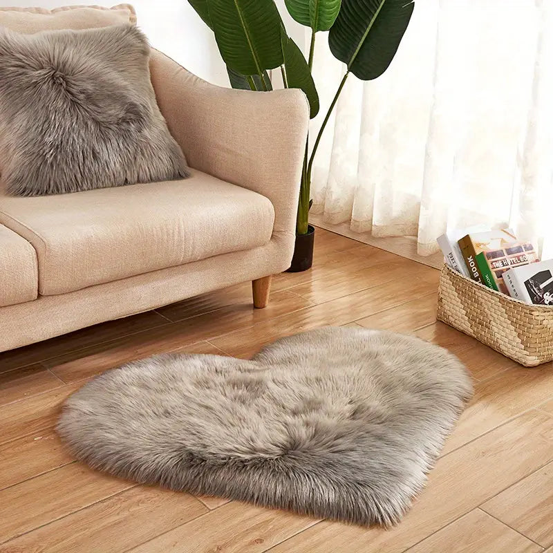 Heart-shaped plush rug | Soft &amp; washable | Available in 3 sizes