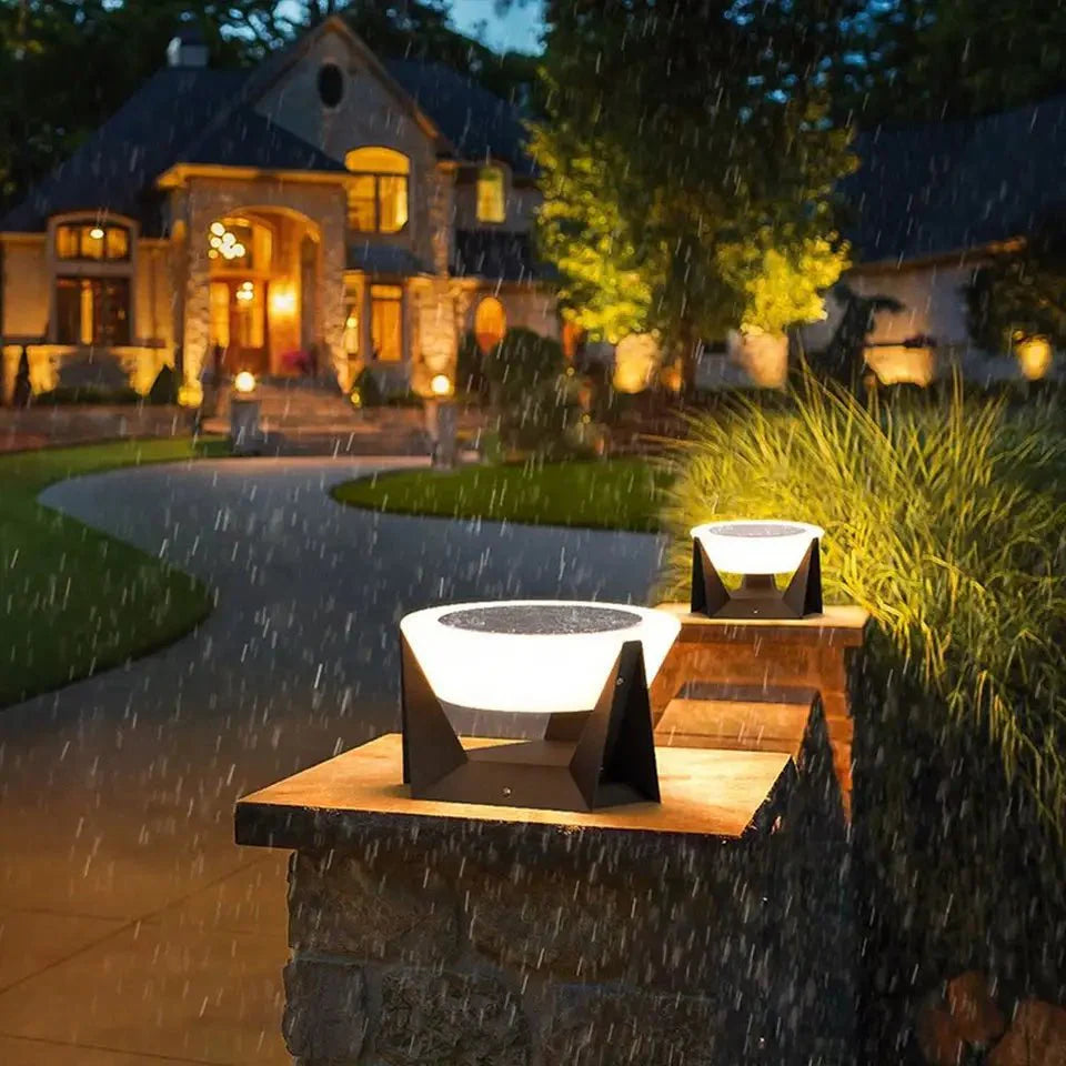 Solar Outdoor Landing Light | Wireless &amp; Weatherproof | 27×27×17 cm