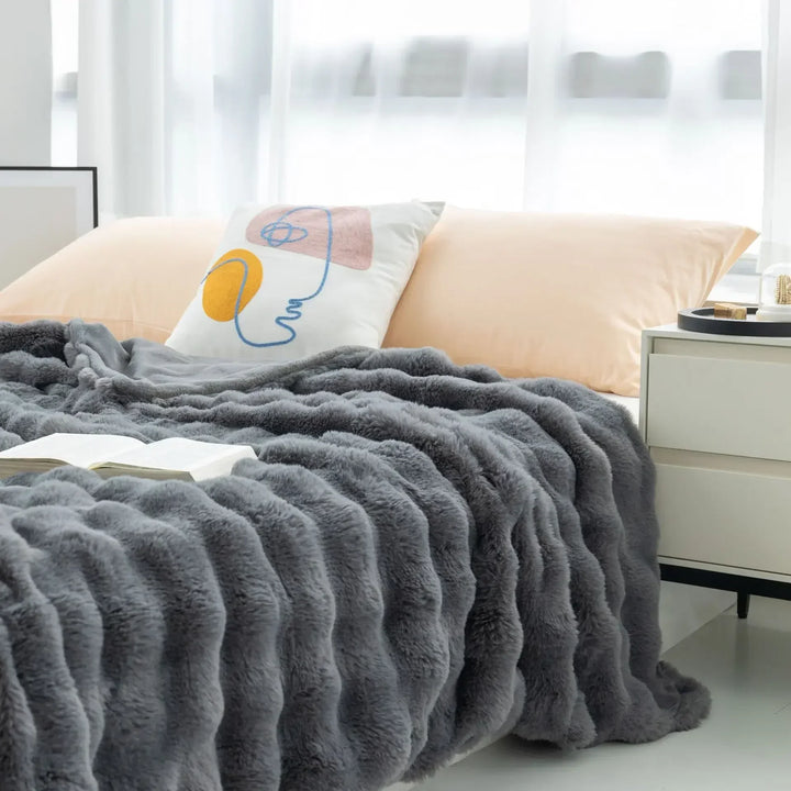 Ultra Soft Flannel Blanket - Cozy and Warm for Any Room