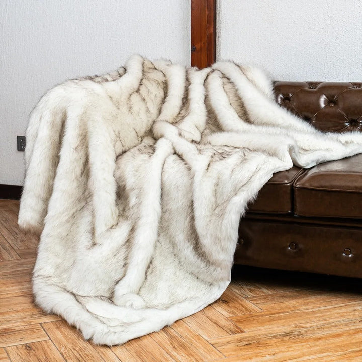 Luxurious Faux Fur Blanket | Fox Fur Look | Soft, Warm Fleece Throw
