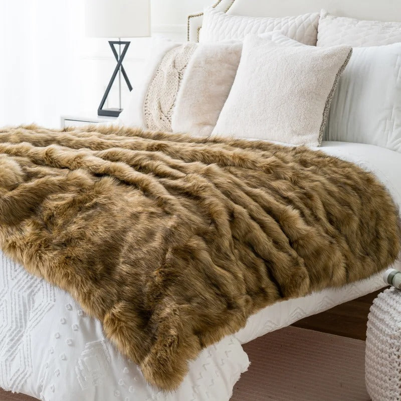 Luxurious Faux Fur Blanket | Fox Fur Look | Soft, Warm Fleece Throw