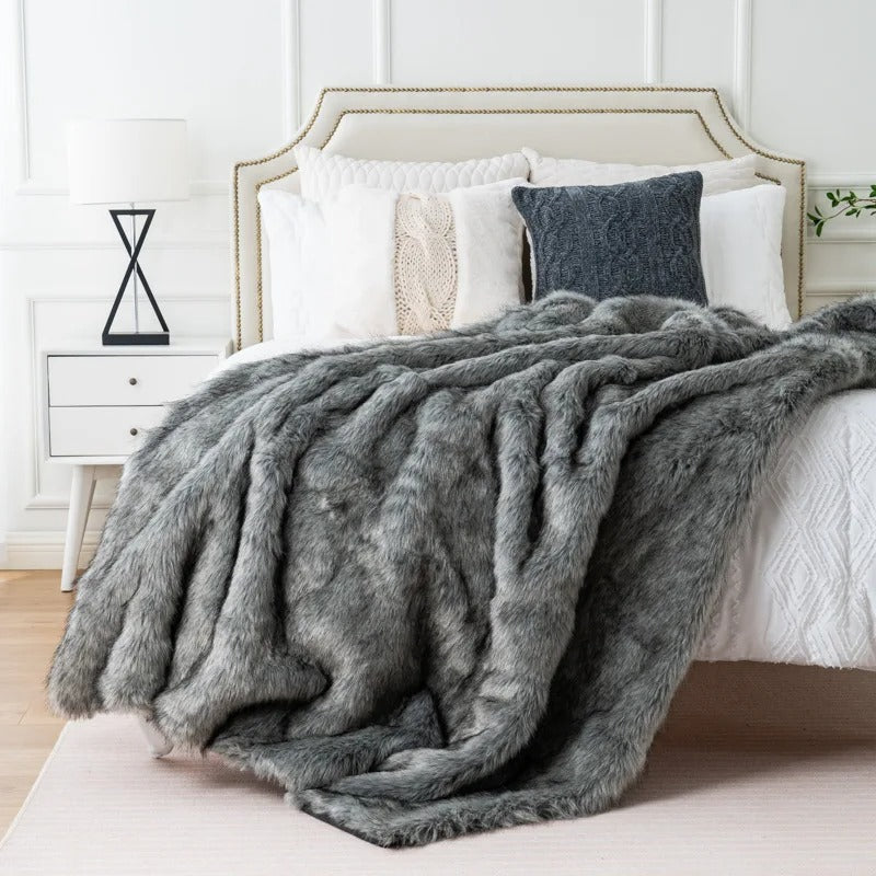 Luxurious Faux Fur Blanket | Fox Fur Look | Soft, Warm Fleece Throw
