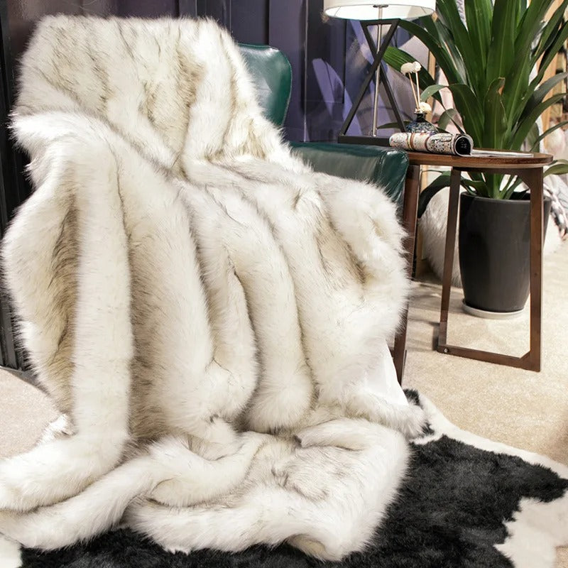 Luxurious Faux Fur Blanket | Fox Fur Look | Soft, Warm Fleece Throw