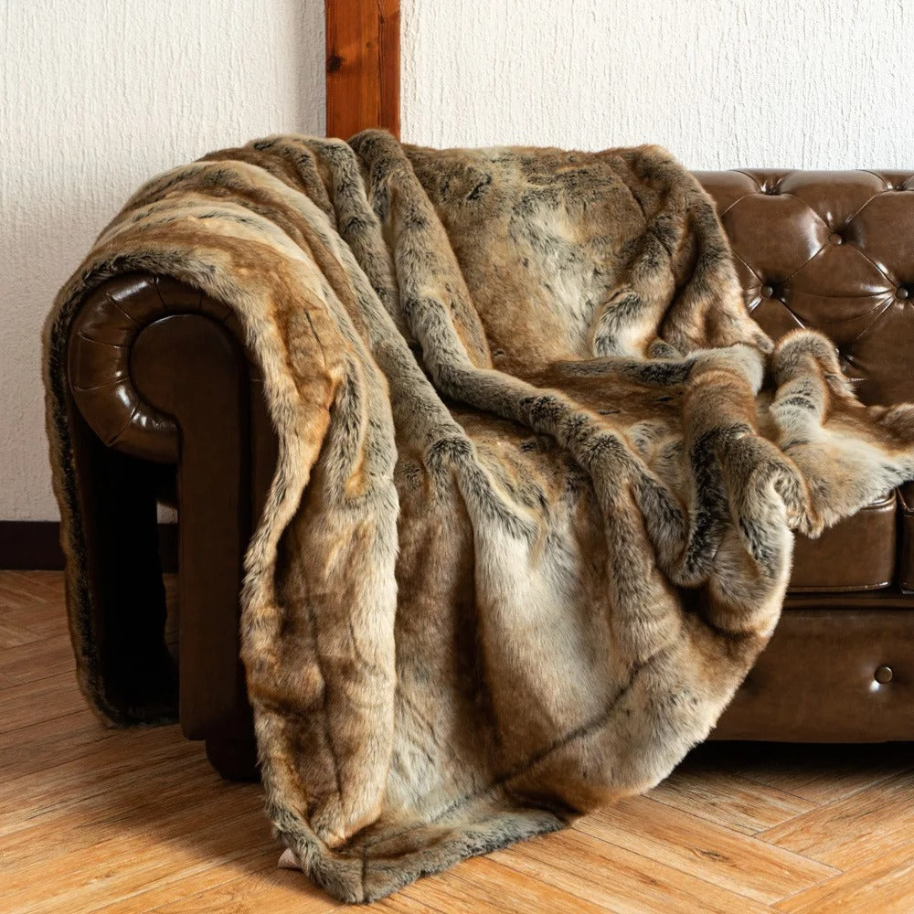 Luxurious Faux Fur Blanket | Fox Fur Look | Soft, Warm Fleece Throw