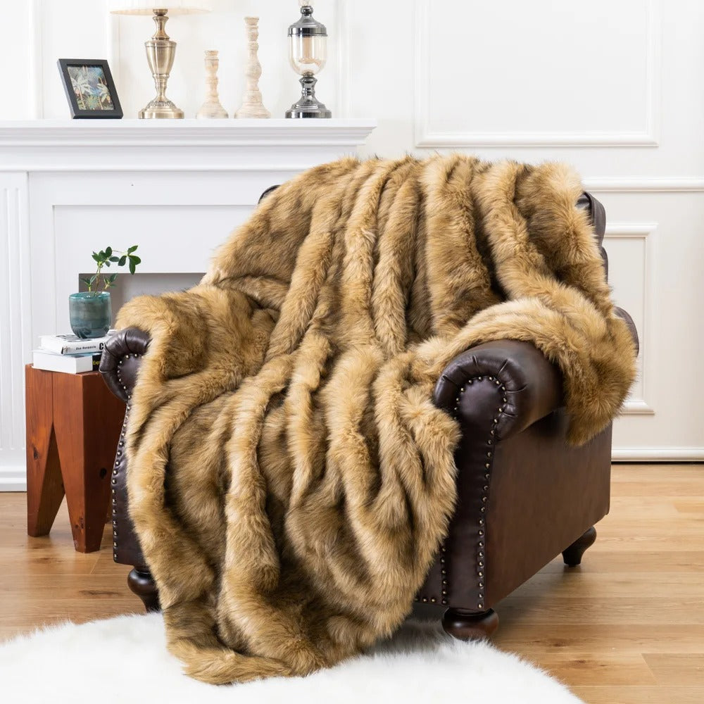 Luxurious Faux Fur Blanket | Fox Fur Look | Soft, Warm Fleece Throw