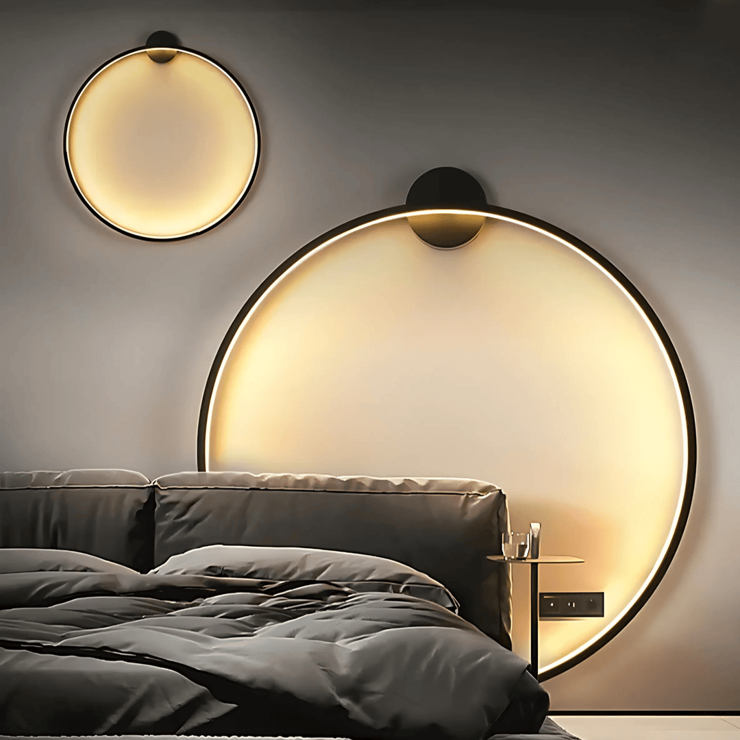 Stellar Wall Lamp | Modern dimmable wall lamp with a sleek black design