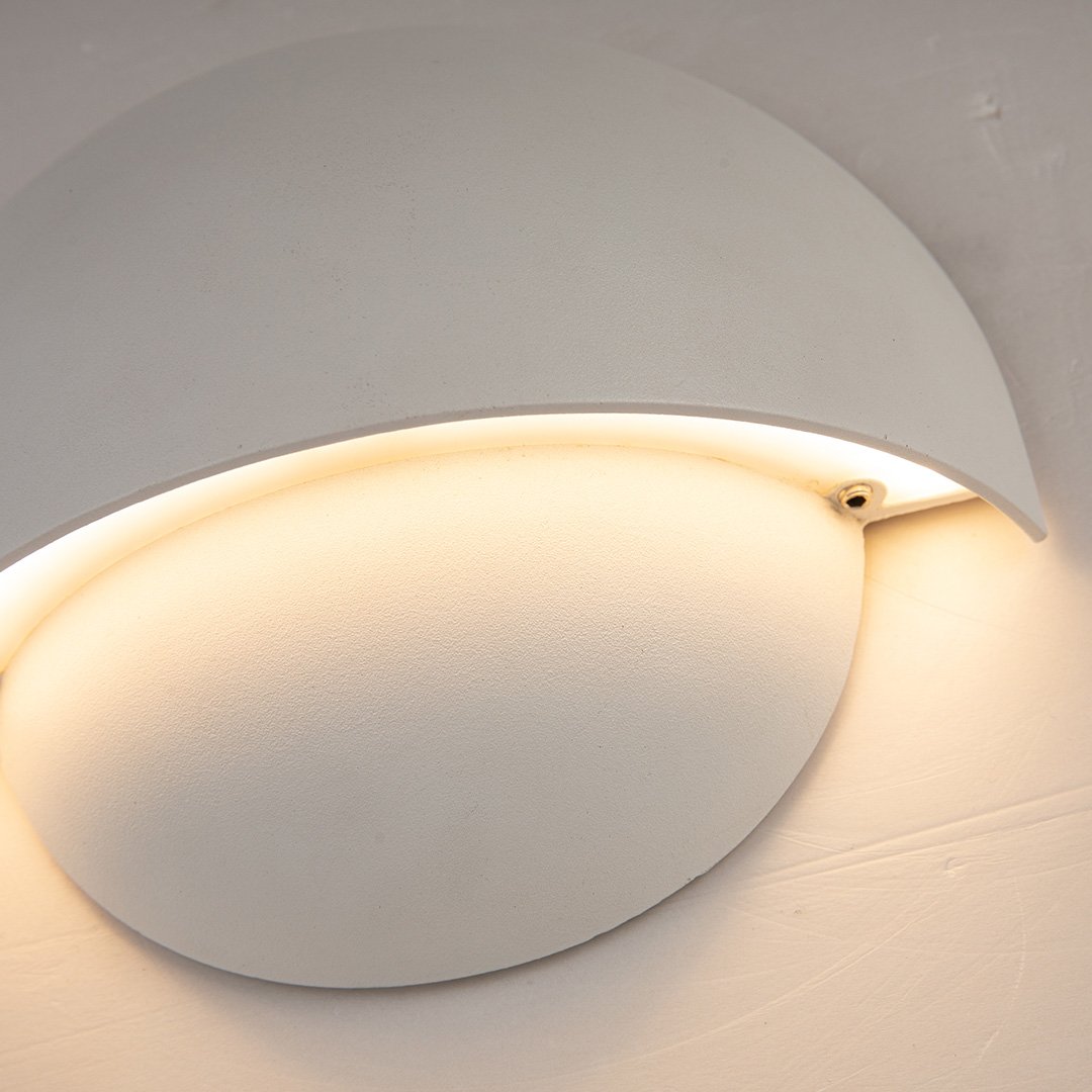 Orion™ LED Wall Lamp | Wireless or Cable | Warm, Atmospheric Light for Indoors &amp; Outdoors